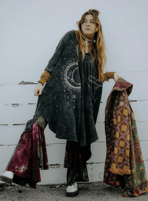 Dream Split Muu Tee - Moon - DIRT ROAD GYPSI