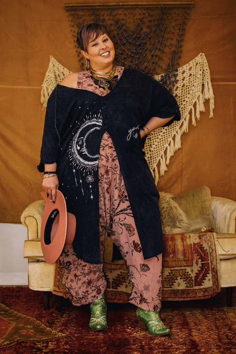 Dream Split Muu Tee - Moon - DIRT ROAD GYPSI
