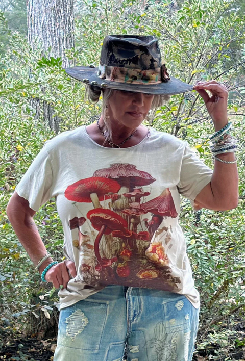 Moon Dance Tee - Lovely Mushroom