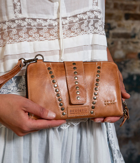 Flee - Tan Rustic