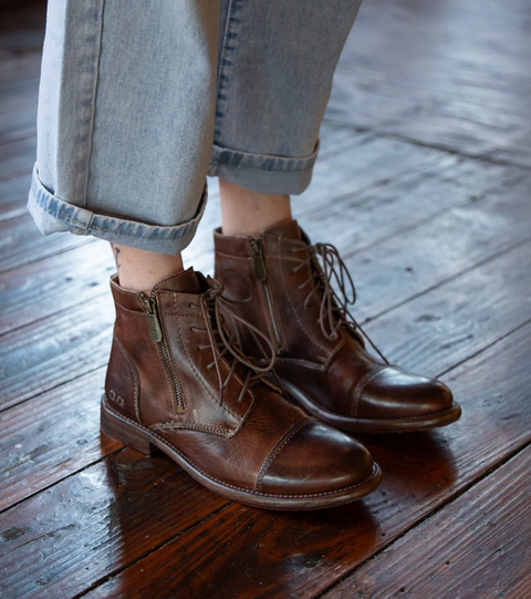 Bonnie II Boot - Teak Rustic