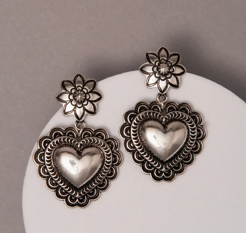 Western Floral Scallop Edge Heart Earrings